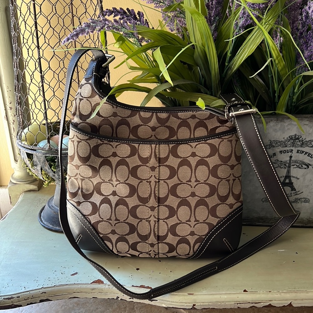 Authentic Coach crossbody bag with logo.